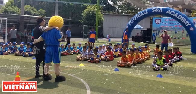 Créée en avril 2016, l’Académie S &amp; A de Hô Chi Minh-Ville compte un grand nombre de joueurs.