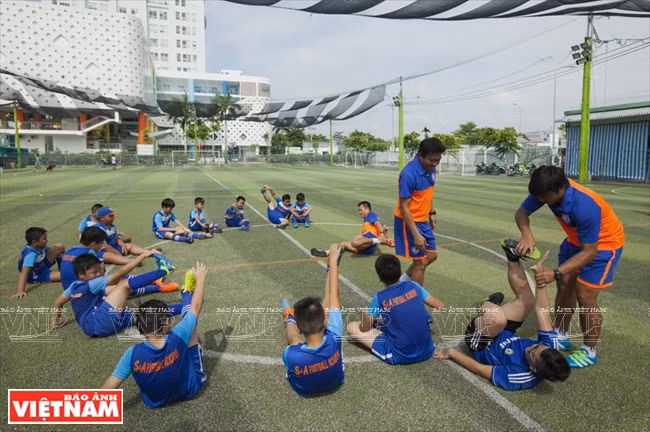 Les joueurs commencent chaque entraînement par un échauffement.
