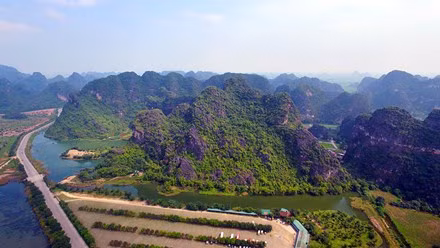 Paysage de Trang An, considéré comme la "baie d'Halong terrestre".
