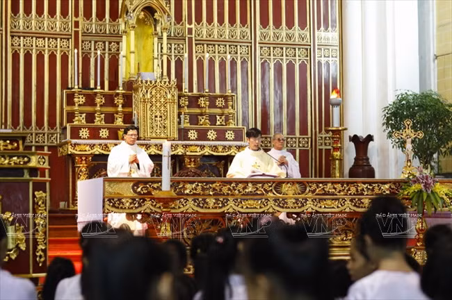 Lors d’une messe.