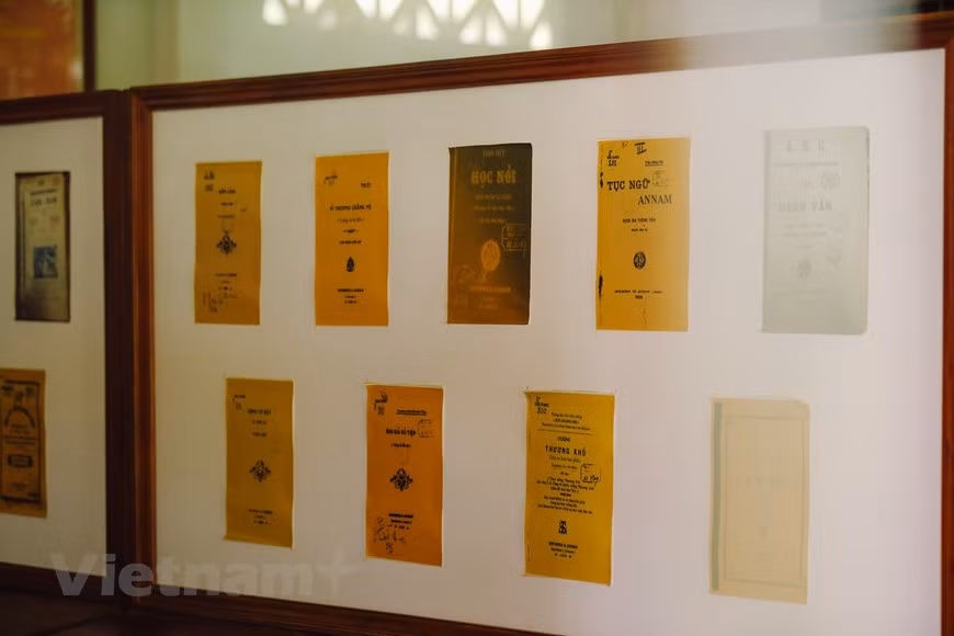 L'imprimerie produisait des livres en latin, en français et en quôc ngu, tous conservés sous leur forme originale, rééditée ou dont les couvertures sont exposées à l'église. Photo: VNA 