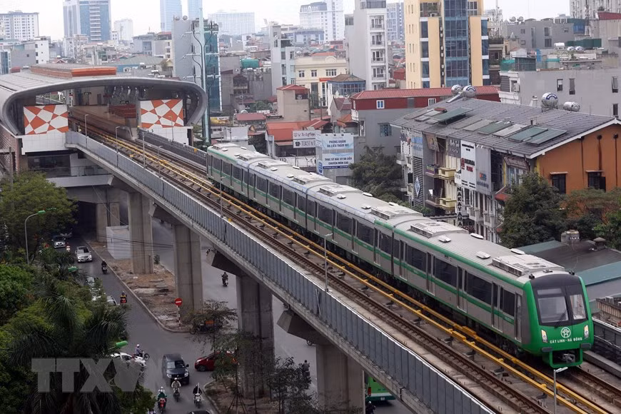  La ligne ferroviaire urbaine longue de 13 km, relie Cat Linh dans l'arrondissement de Ba Dinh au district de Ha Dông à Hanoï. 