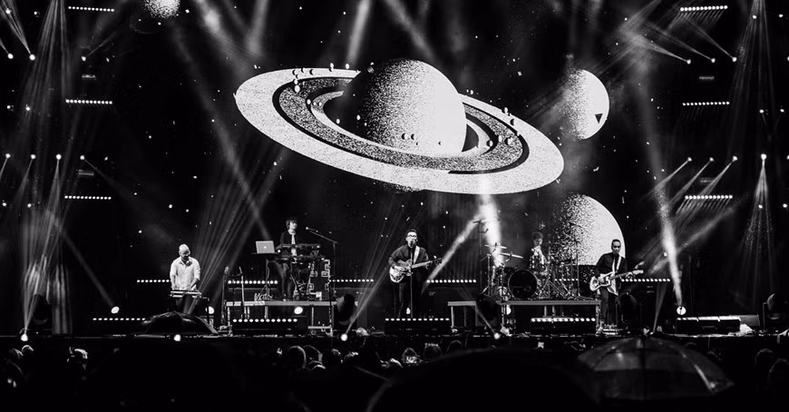  La représentation du groupe Skylines Beyond Our Reach. 