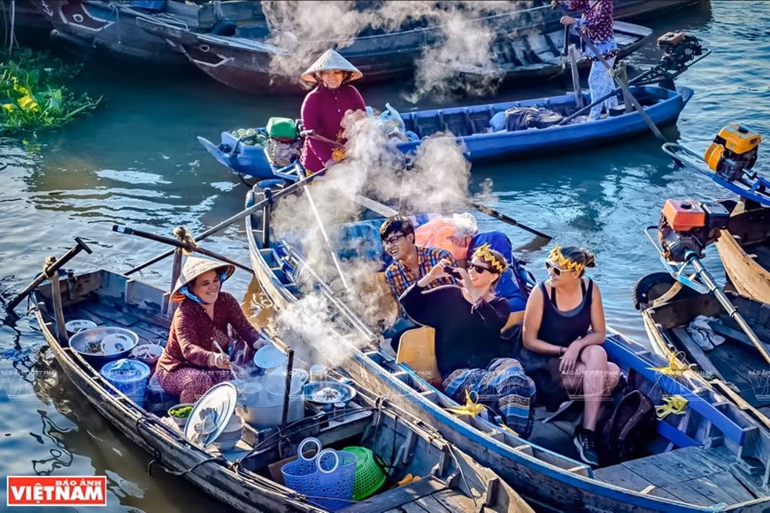 «Chợ trên sông» (Marché flottant) - Auteure: Dinh Thi Kim Lan. Photo: VNP