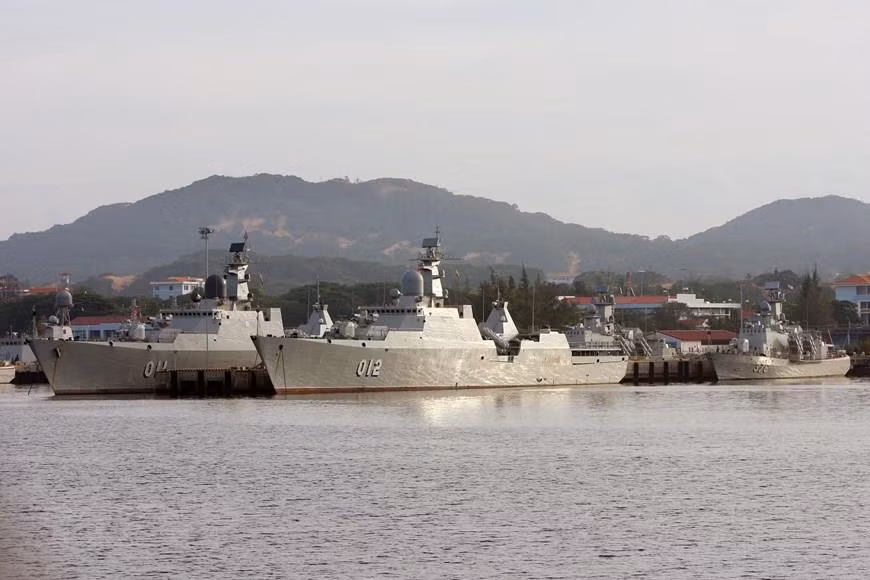 Des navires de guerre de la brigade 162