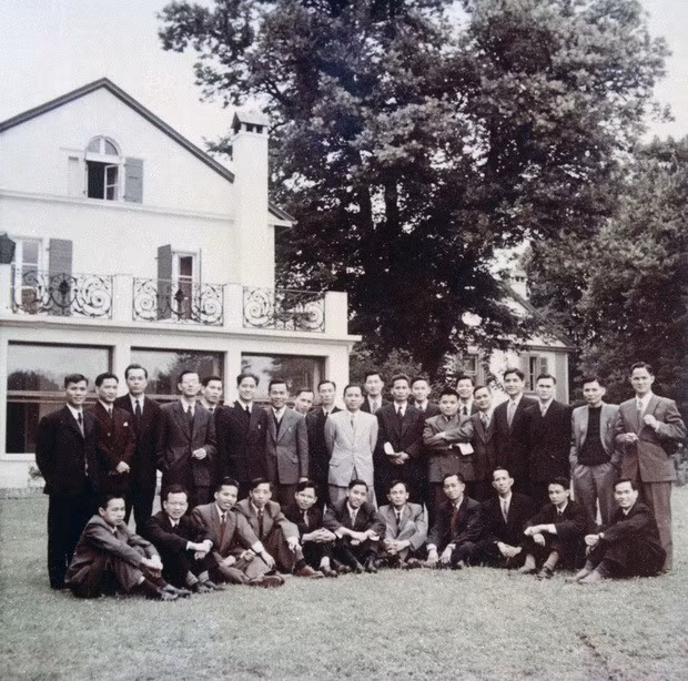 La délégation de la République démocratique du Vietnam participante à la conférence de Genève en 1954. 