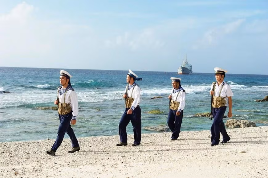 Des soldats sur l'archipel de Truong Sa effectuent des patrouilles
