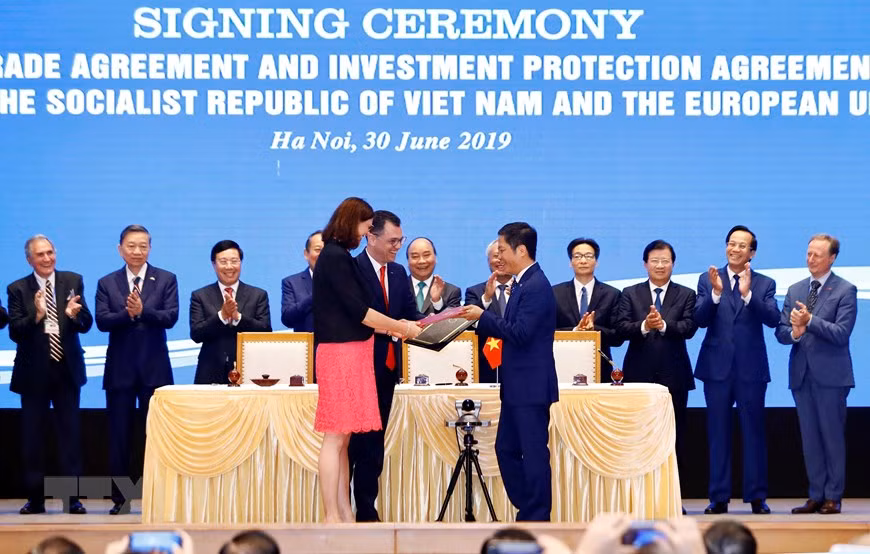 Le Premier ministre Nguyên Xuân Phuc assiste à la cérémonie de signature de l’Accords de libre échange (EVFTA).