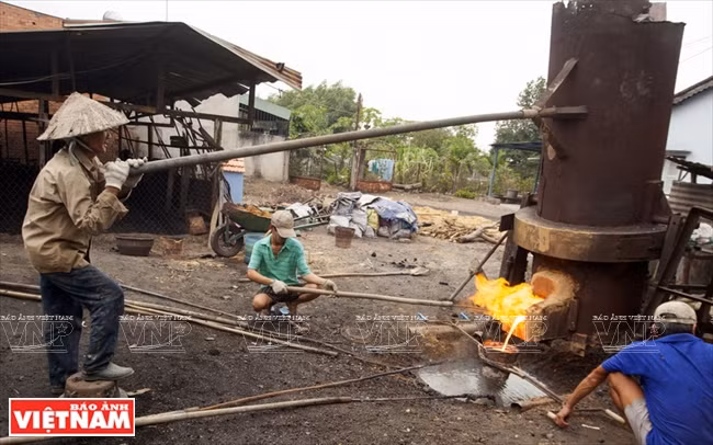 Le développement durable du village de fonderie de Thanh Phu semble assuré.