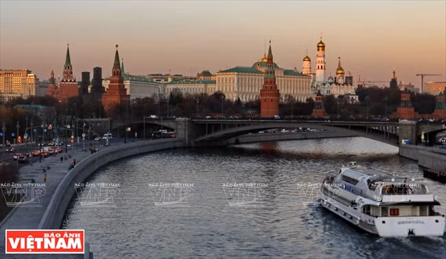 D’une longue histoire et d’une architecture remarquable, le Kremlin est digne d’être l’un des ouvrages les plus colossants et la fierté de Russie. 