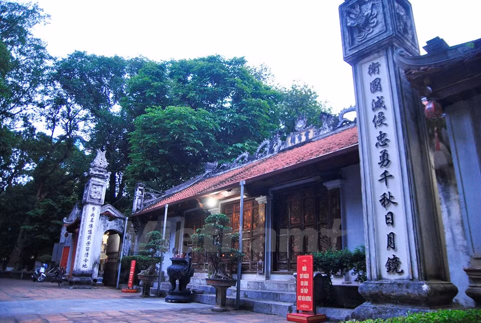 Le temple de Voi Phuc est à une entrée du parc Thu Le, dans l'arrondissement de Ba Dinh. 