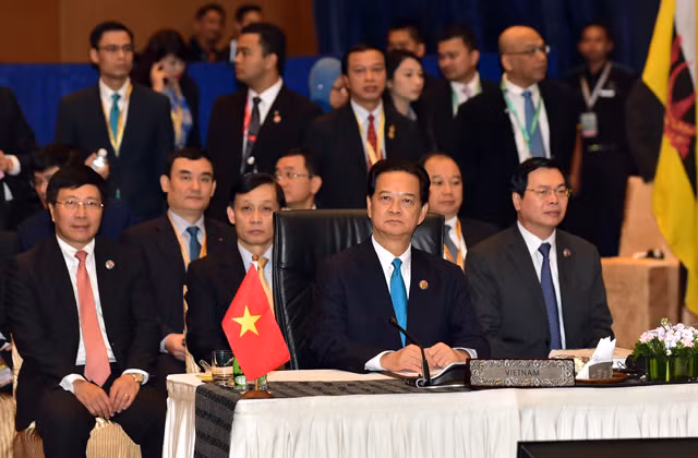 Le PM Nguyen Tan Dung à la session plénière, 