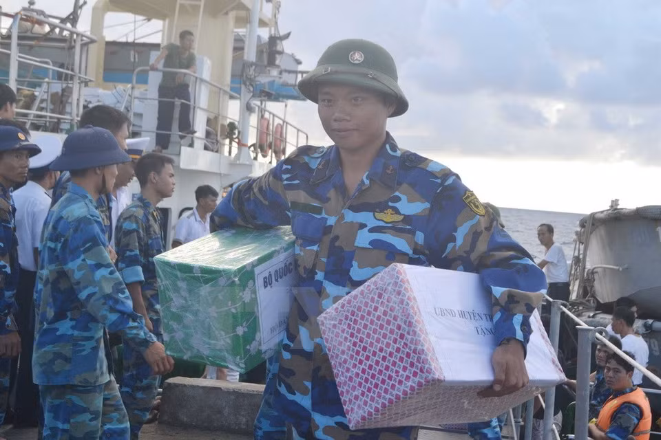 Ces marchandises ont été expédiées vers le récif de Da Lat de l'archipel de Truong Sa (Spratly).