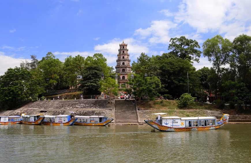 Construite en 1601, Thiên Mu est la pagode la plus ancienne de l’ex-capitale vietnamienne. 
