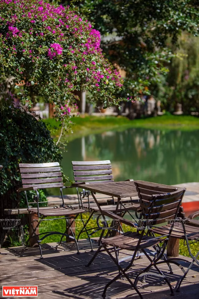 Espace de repos au sein de l’auberge.