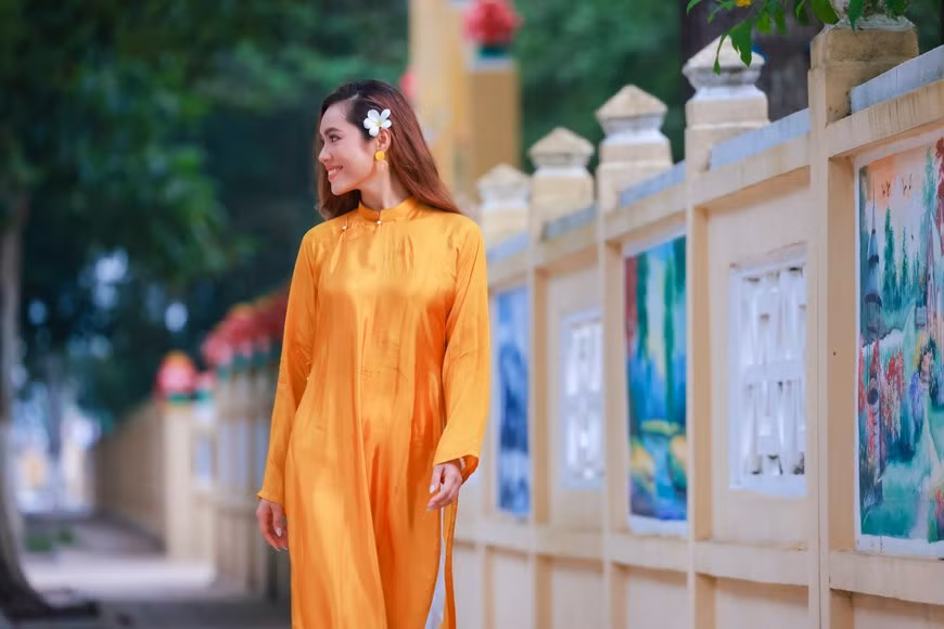 Au cours son séjour, la première dauphine de Miss Vietnam 2010, Hoang My, a découvert des site célèbres et uniques de Tay Ninh telles que le temple Cao Daï de Tay Ninh, la pagode Thien Lam, le parc national Lo Xo-Xa Mat, le complexe touristique national de la montagne Ba Den ("Femme noire"), la rivière Vam Co Dong, ainsi que la culture culinaire locale.