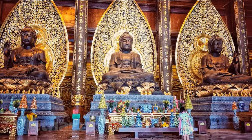 La pagode Tam Chuc possède trois statues géantes de Bouddha, chacune pesant jusqu'à 200 tonnes.