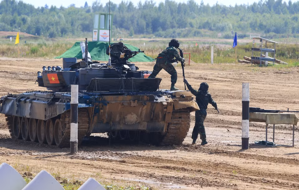 Le groupe N°1 de l'équipe vietnamienne de char a terminé sa course en 34 minutes 53 secondes, tirant quatre sur cinq cibles. 