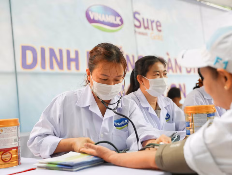 Les médecins du Centre de nutrition de Vinamilk donnent des conseils sur une alimentation et une nutrition appropriées pour améliorer sa santé.