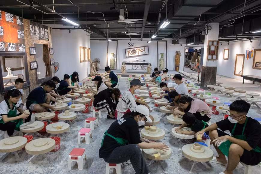 En venant au musée, les visiteurs pourront aussi modeler une poterie.