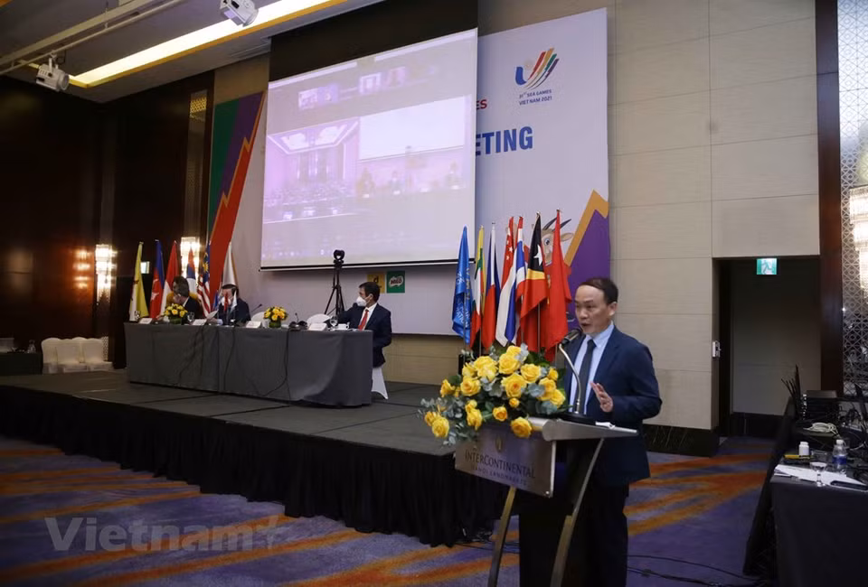  Les SEA Games 31 se dérouleront du 5 au 23 mai 2022 dans 12 villes et provinces que sont Hanoï, Bac Ninh, Hai Duong, Hai Phong, Quang Ninh, Ha Nam, Nam Dinh, Ninh Binh, Hoa Binh, Vinh Phuc, Phu Tho et Bac Giang. C'est la deuxième fois que la capitale vietnamienne accueille les SEA Games depuis 2003. Moins de 60 jours avant les SEA Games 31, les derniers préparatifs sont mis en œuvre de toute urgence. Les cérémonies d'ouverture et de clôture sont prévues respectivement les 12 et 23 mai à Hanoï. A ce jour, les préparatifs en matière d'infrastructures, d'équipements, d'hébergement et de scénarios d'organisations de compétitions ont été essentiellement achevés. Photo: VietnamPlus