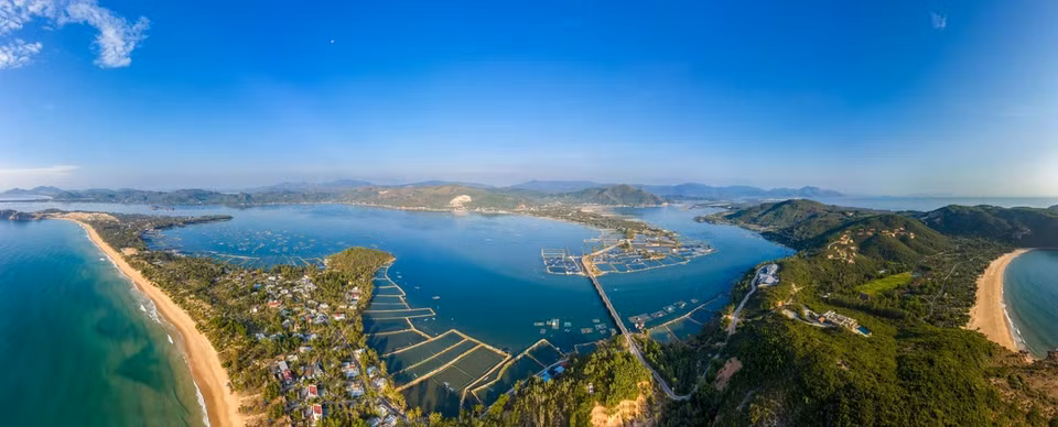 Lagune de Cu Mong, chef-lieu de Song Câu, province de Phu Yên. Photo: VNA