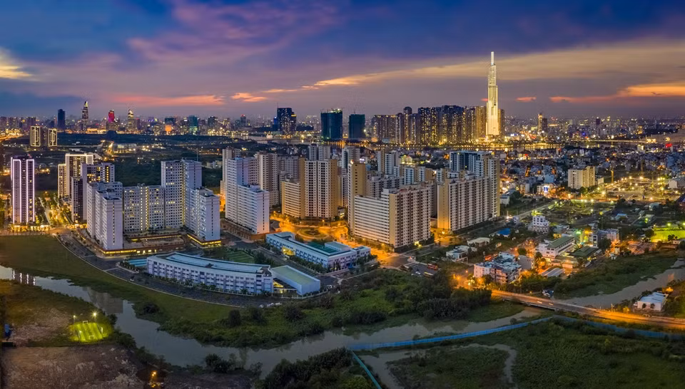  Le 2e arrondissement est situé à l'est de Hô Chi Minh-Ville. Il s’agit d’un arrondissement urbanisé. Dans le temps à venir, il deviendra un nouveau centre commercial et financier de la mégalopole. Photo : Vietnam Illustré 