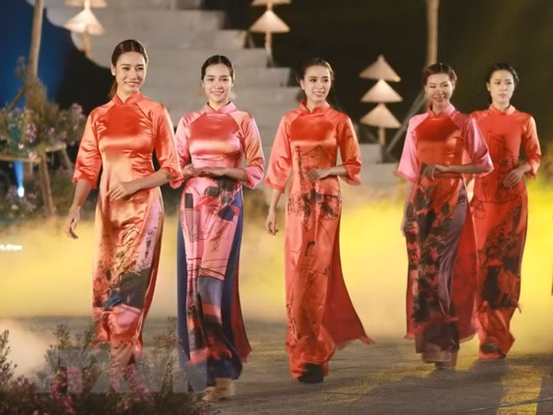  La beauté douce et élégante de l'ao dai traditionnel. 