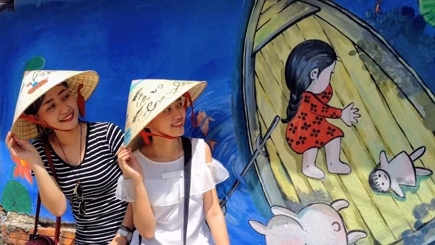 Tam Thanh est le premier village de peintures murales au Vietnam. Le village de Tam Thanh séduit de nombreux touristes, notamment les jeunes. 