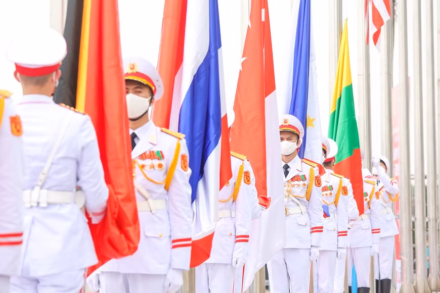  Pour préparer les 31e Jeux d'Asie du Sud-Est en 2021 (SEA Games 31), le sous-comité de l'information et de la communication a créé un site Web avec le nom de domaine officiel : Seagames2021.com, un Centre international de presse (MPC) et un Centre international de télévision au Centre national des congrès qui devraient être mis en service le 9 mai , ainsi que des salles de presse locales. Le sous-comité a également décidé de créer le comité de rédaction du site Web et le centre de presse des SEA Games 31 et a demandé aux agences de presse d'augmenter le nombre d'informations publiées sur les épreuves des SEA Games 31, promouvant ainsi l'image sur le pays et l'homme vietnamien. Photo: VietnamPlus 