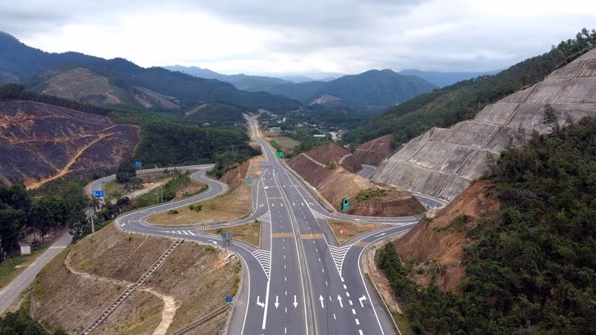 L’échangeur autoroutier au chef-lieu de Khe Tre, district de Nam Dông, province de Thua Thien-Huê. Photo : VNA
