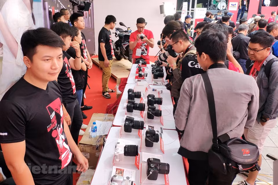  Les équipements modernes de Canon attirent beaucoup de visiteurs avant le début du concours. 