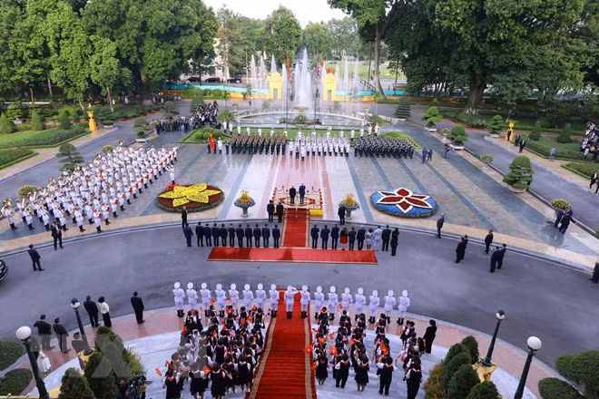 Cérémonie d’accueil officiel en l’honneur du président américain Joe Biden, au palais présidentiel à Hanoi, le 10 septembre. Photo: VNA
