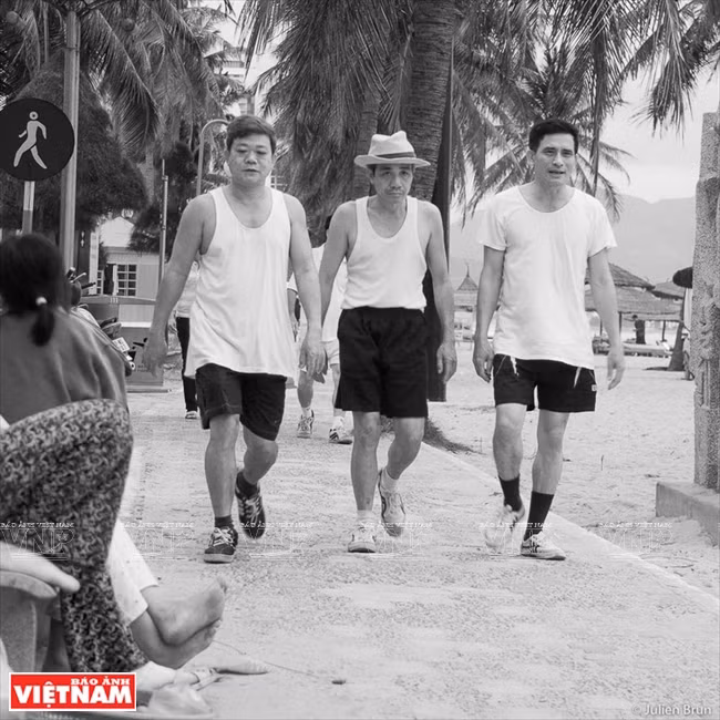 « MAILLOT » - may-ô et « CULOTTE COURTE » - quần cụt (ngắn).