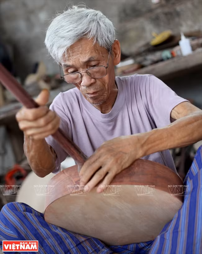 Les instruments de Dào Xa sont très ​réputés dans le ​milieu des ​artistes de musique populaire, et plus particulièrement ceux de Dào Soan.