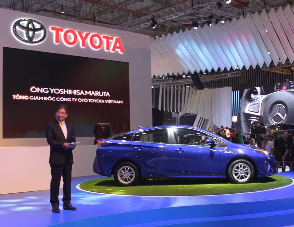 Toyota Vietnam présente les nouvelles générations de Vios, Yaris, Corolla Altis, Camry, les modèles Innova, Fortuner TRD &amp; Hilux 2015. 