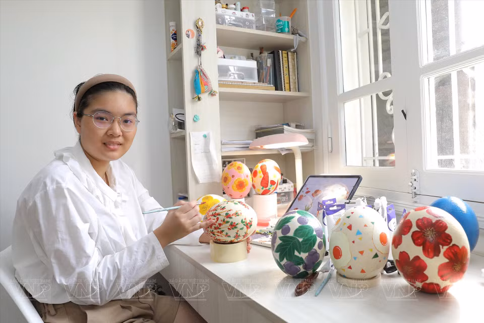 Oeuvre peinte sur des œufs par Nguyen Truong Hoang Chau.