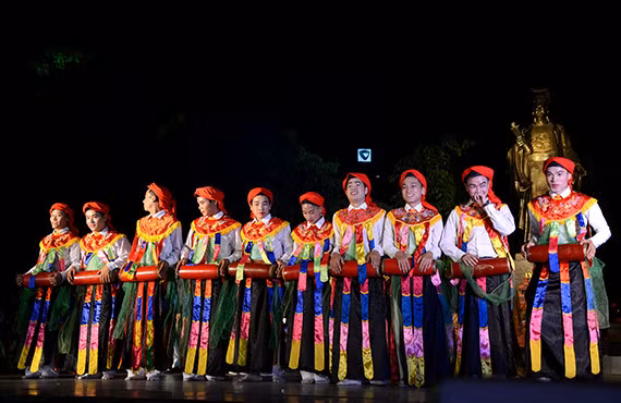 La danse "trông bông" du village de Tân Triêu, commune de Triêu Khuc, district de Thanh Tri