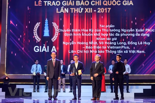 L’Agence vietnamienne d’Information (VNA) ont reçu plusieurs prix, dont un prix A décerné par un groupe d'auteurs du journal électronique Vietnamplus, sur la visite du Premier ministre Nguyên Xuan Phuc aux États-Unis: un cadre pour une coopération multilatérale diversifiée.