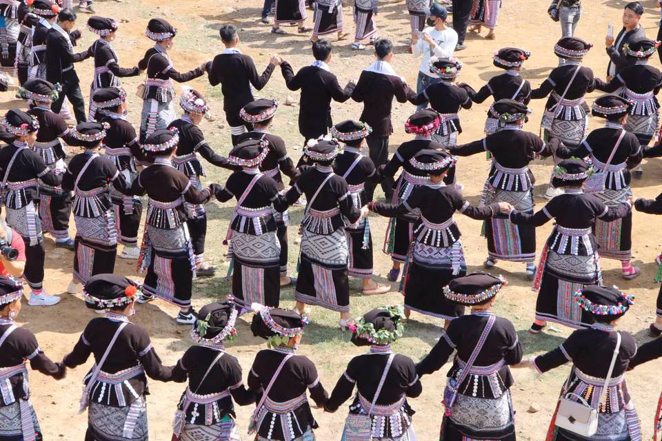 Les costumes traditionnels des femmes Lao sont utilisés dans les festivals mais aussi dans la vie quotidienne. Photo: VNA 