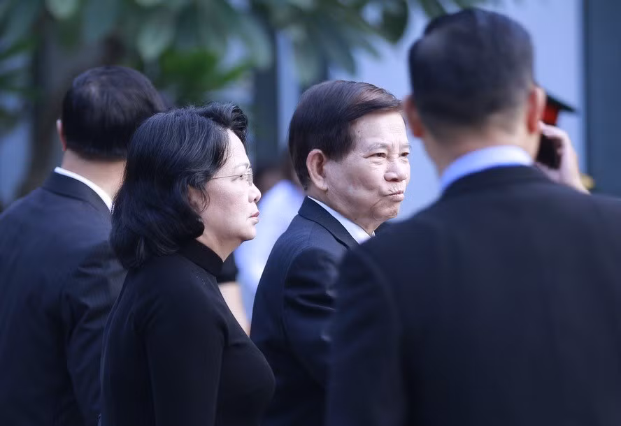 La présidente par intérim Dang Thi Ngoc Thinh et l'ancien président Nguyên Minh Triêt à la cérémonie. Photo : VNA