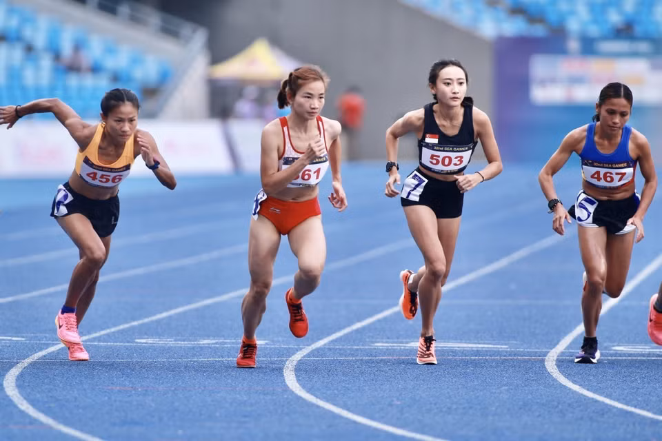 Après avoir remporté trois médailles d’or au 5.000 mètres, au 1.500 mètres et au 3.000 mètres steeple, Nguyên Thi Oanh a stupéfié tout le monde en terminant le 10.000 mètres féminin en 35 minutes 11 secondes 53. 