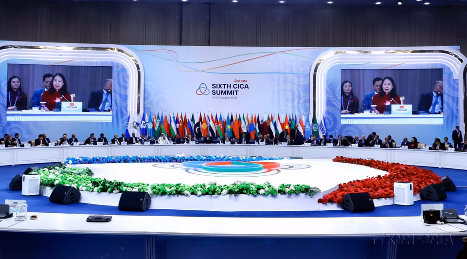 La vice-présidente Vo Thi Anh Xuan prend la parole lors du 6e Sommet sur l'interraction et les mesures de confiance en Asie (CICA) organisé par le Kazakhstan du 12 au 14 octobre 2022. 