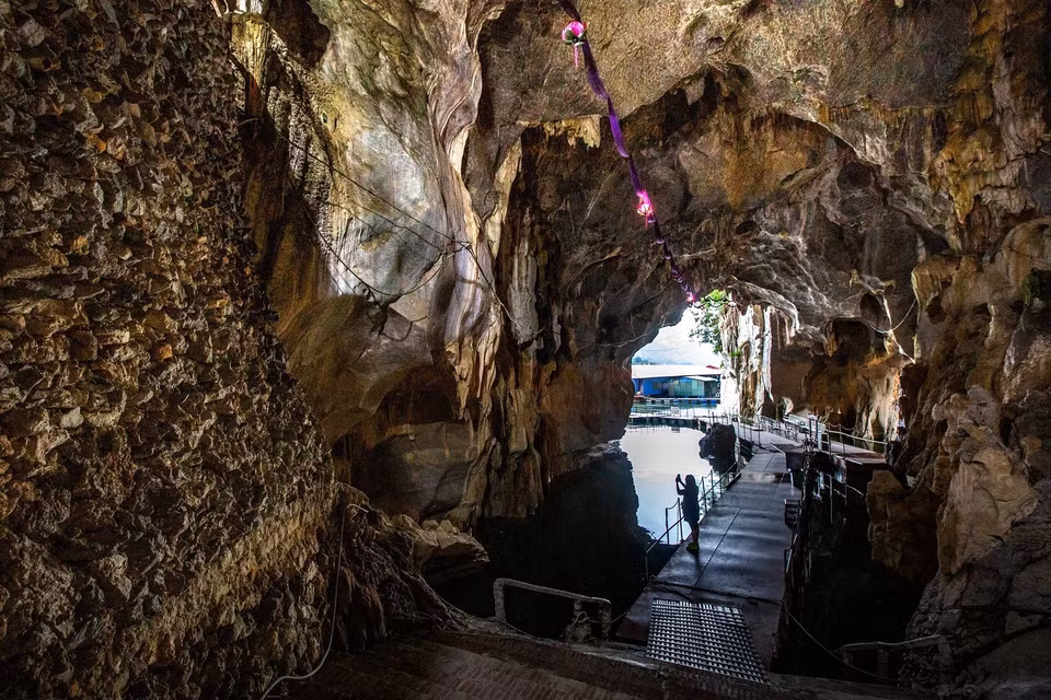Beauté de la grotte de Thac Bo.