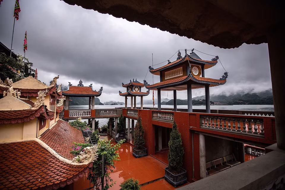 Le temple des Déesses de Thac Bo est une destination touristique réputée de la province de Hoa Binh.