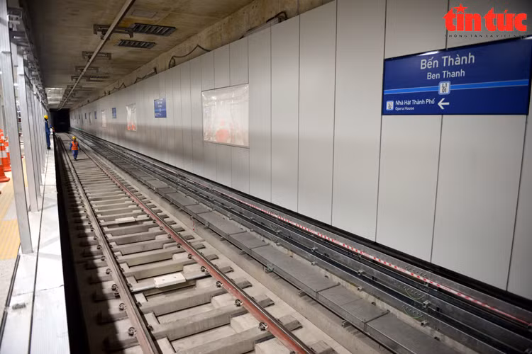 La zone de stationnement des rames se compose de deux voies parallèles, chacune de 660 m de long et 1,4 m de large. 
