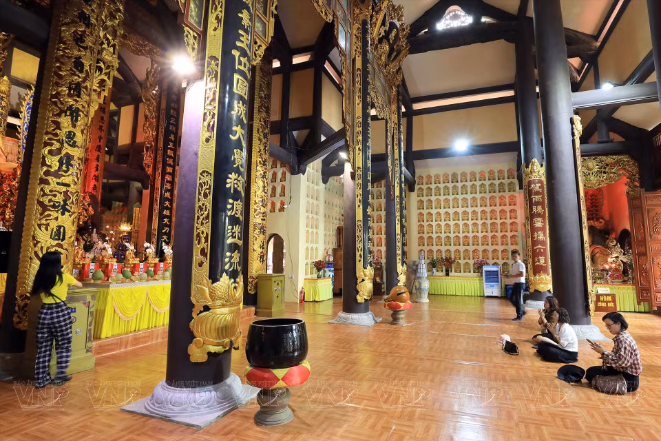 Avec son architecture unique et son échelle grandiose, la pagode Khai Nguyen est une destination préférée de nombreuses personnes. 