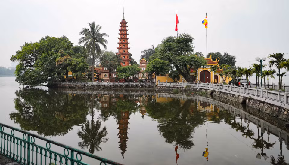 La pagode Tran Quoc est également connue sous le nom de « fleur de lotus » sur le lac de l'Ouest. Photo: VNA 
