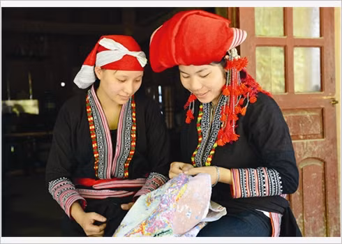 Les jeunes sont fiers de perpétuer l’artisanat traditionnel.