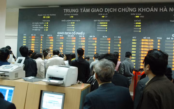 Le VN-Index a p​rogressé de 15​%, et le HNX-Index, de 0,8​%. La capitalisation boursière a atteint 1.765.000 milliards de dongs, ce qui représente 42% du PIB pour une hausse de 30% en un an. Photo: Passion Investment